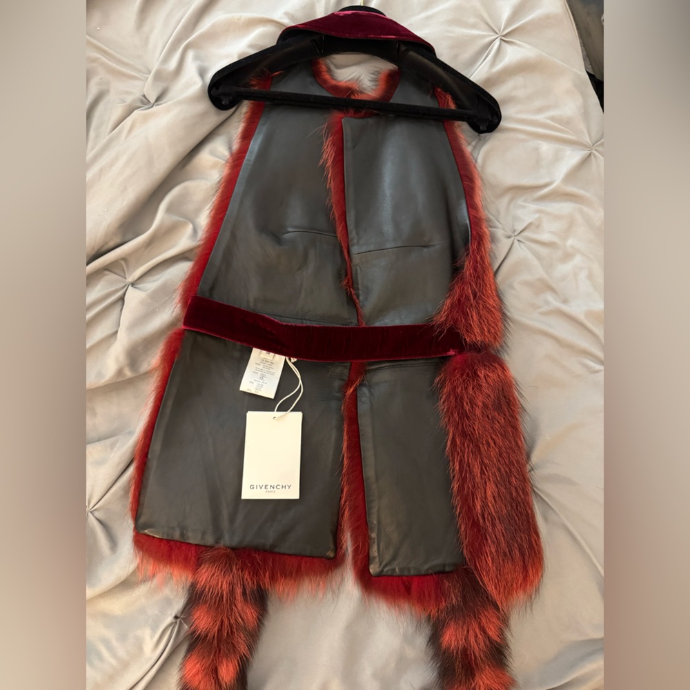 Givenchy Red and Black Fur Vest - Picture 6 of 9